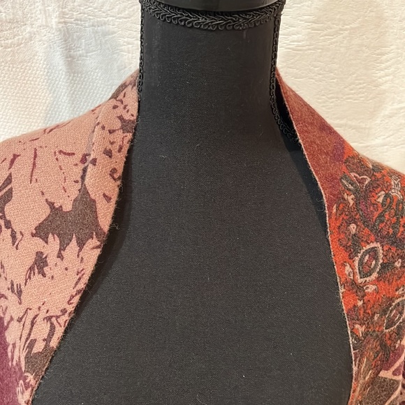 Crosstree Lane Tourterelle floral design autumn wrap, one size, NWT - Picture 2 of 15